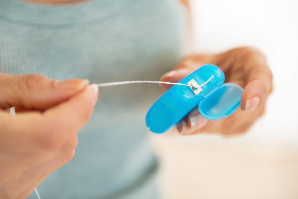 Como Escolher o Fio Dental Mais Adequado