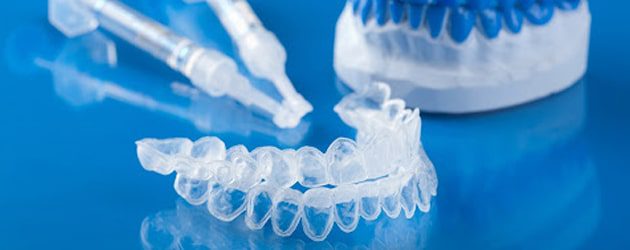 moldeira, gel e molde para clareamento dental caseiro