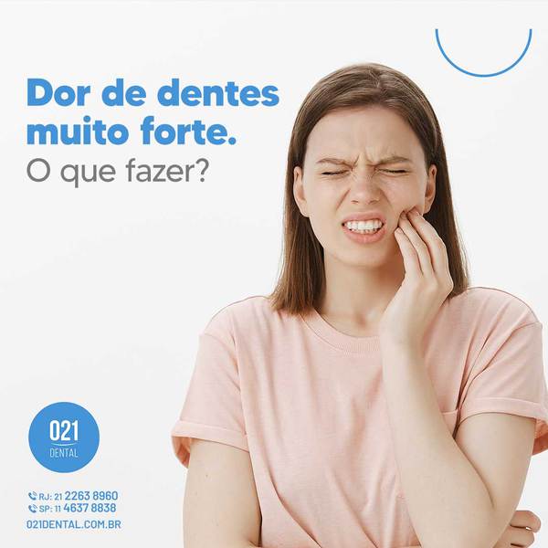 Mulher com Dor de dentes muito forte